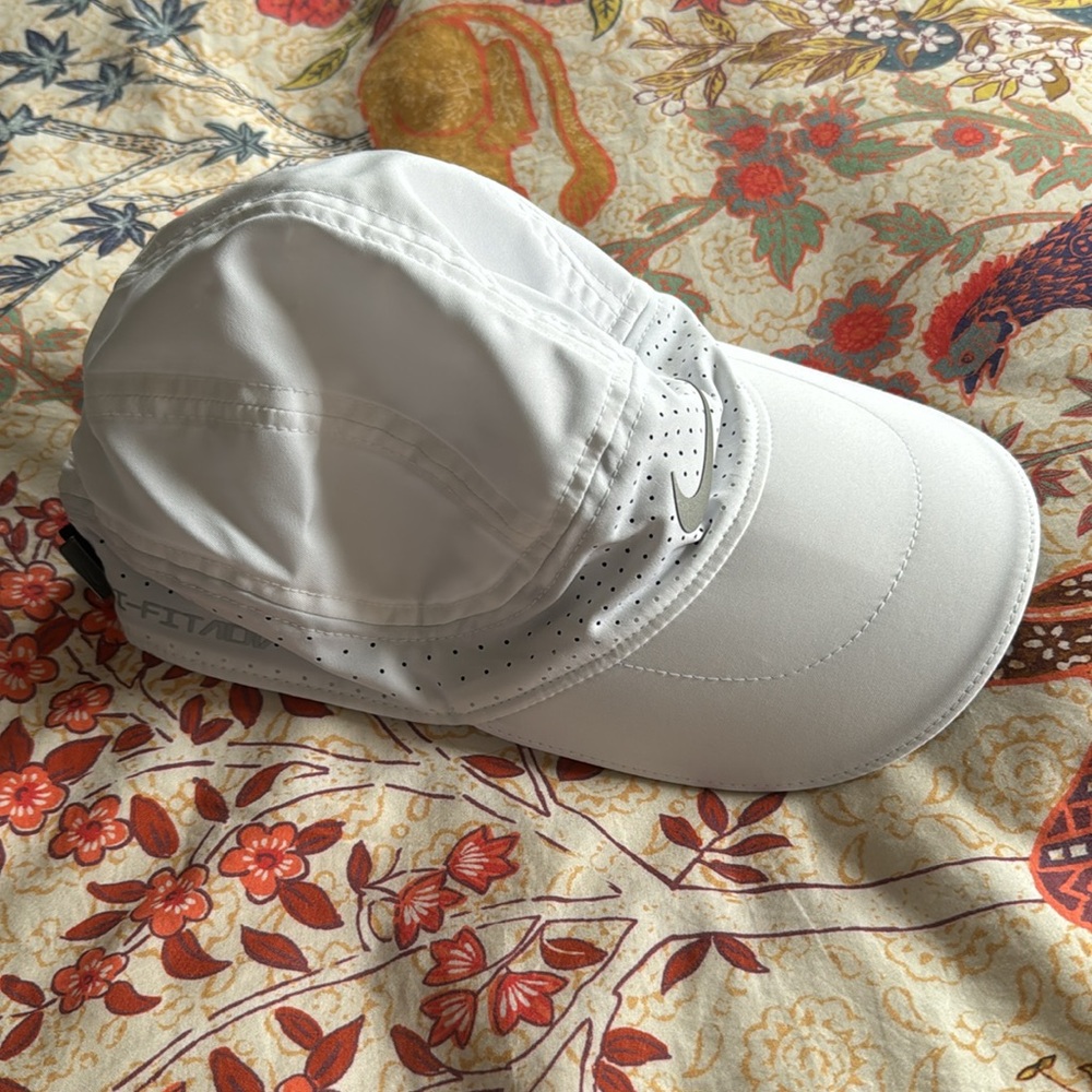 women’s white Nike Tailwind Dri-Fit ADV running hat